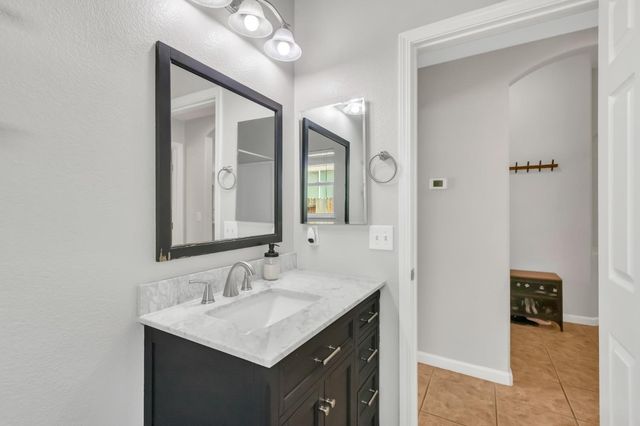 2330 Cashaw Way, Sacramento, CA 95834