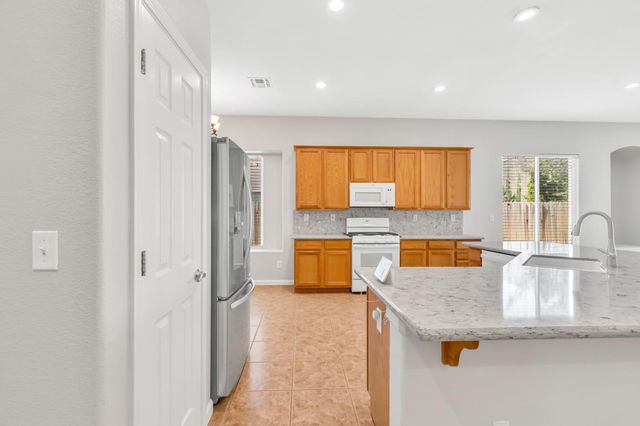 2330 Cashaw Way, Sacramento, CA 95834