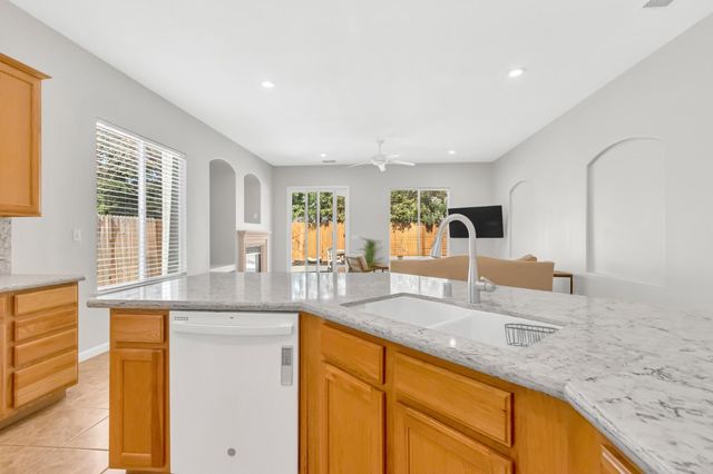 2330 Cashaw Way, Sacramento, CA 95834