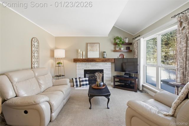 1195 Oakmont Drive, Oxford Charter Township, MI 48371