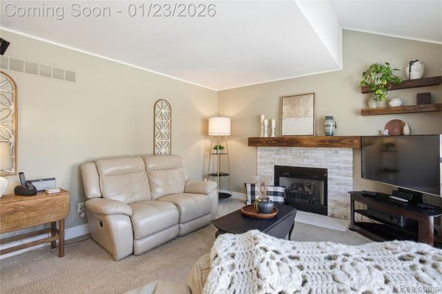 1195 Oakmont Drive, Oxford Charter Township, MI 48371