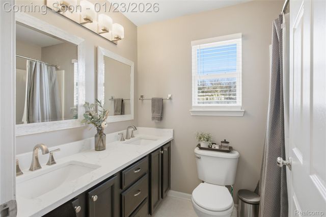 1195 Oakmont Drive, Oxford Charter Township, MI 48371