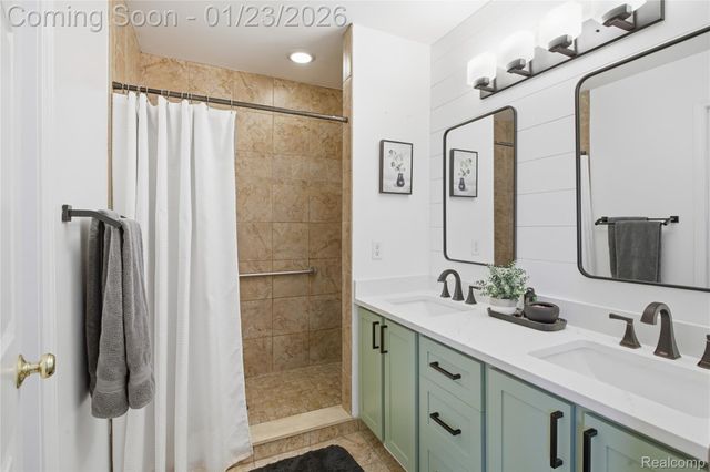 1195 Oakmont Drive, Oxford Charter Township, MI 48371