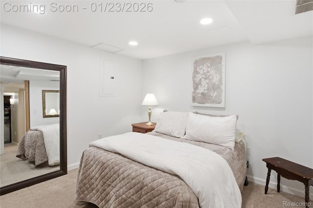 1195 Oakmont Drive, Oxford Charter Township, MI 48371