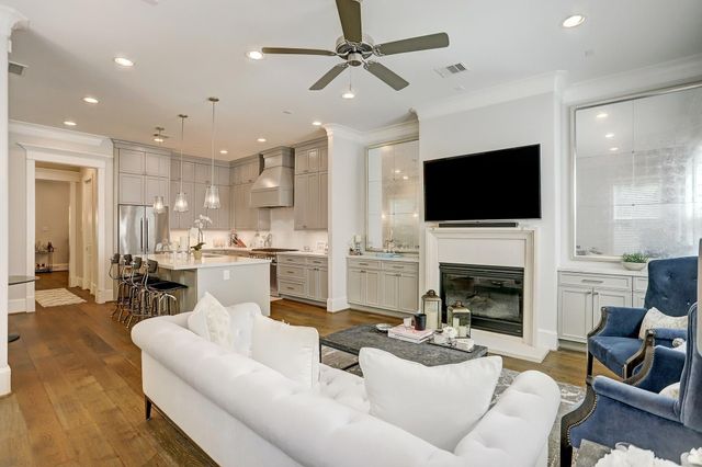 420 W 18th Street, Houston, TX 77008