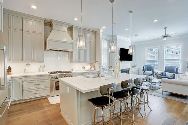 420 W 18th Street, Houston, TX 77008