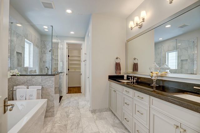 420 W 18th Street, Houston, TX 77008