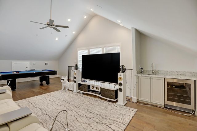 420 W 18th Street, Houston, TX 77008