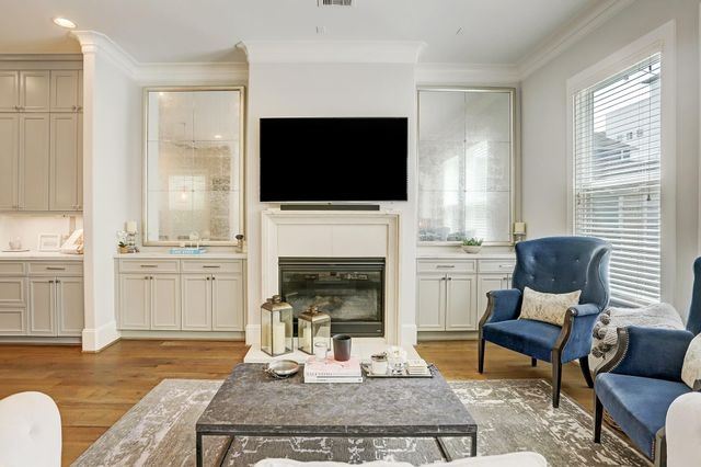 420 W 18th Street, Houston, TX 77008