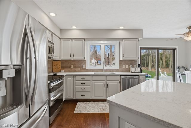 598 Chancellor Circle, Avon Lake, OH 44012