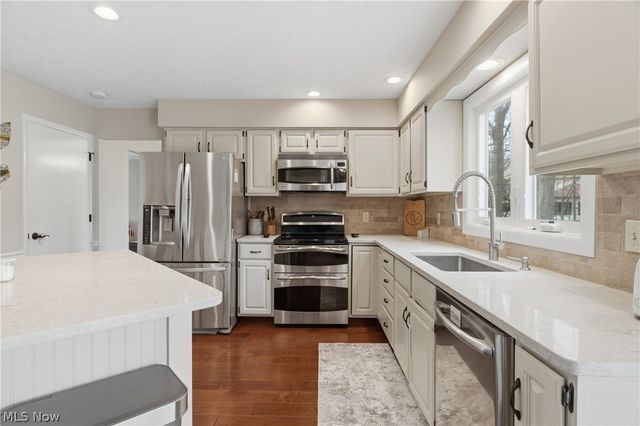 598 Chancellor Circle, Avon Lake, OH 44012