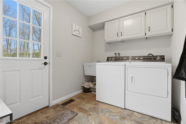 598 Chancellor Circle, Avon Lake, OH 44012