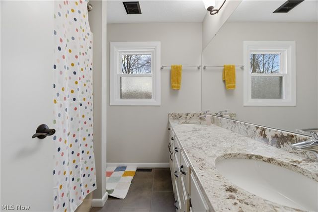 598 Chancellor Circle, Avon Lake, OH 44012