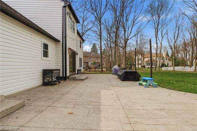598 Chancellor Circle, Avon Lake, OH 44012