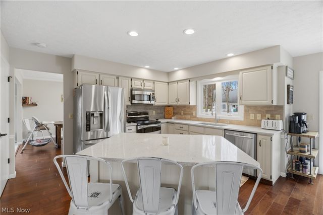 598 Chancellor Circle, Avon Lake, OH 44012