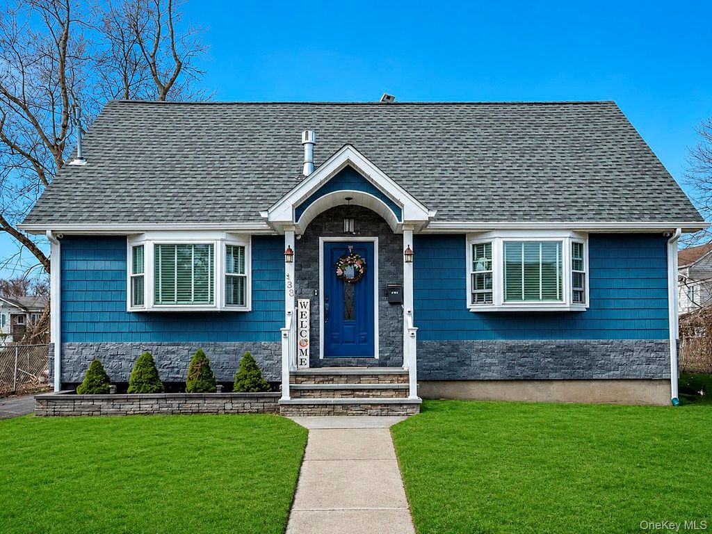 433 S 7th Street, Lindenhurst, NY 11757 — exterior