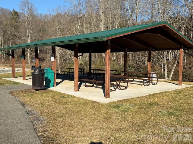 24 Supooh Lane, Sylva, NC 28779