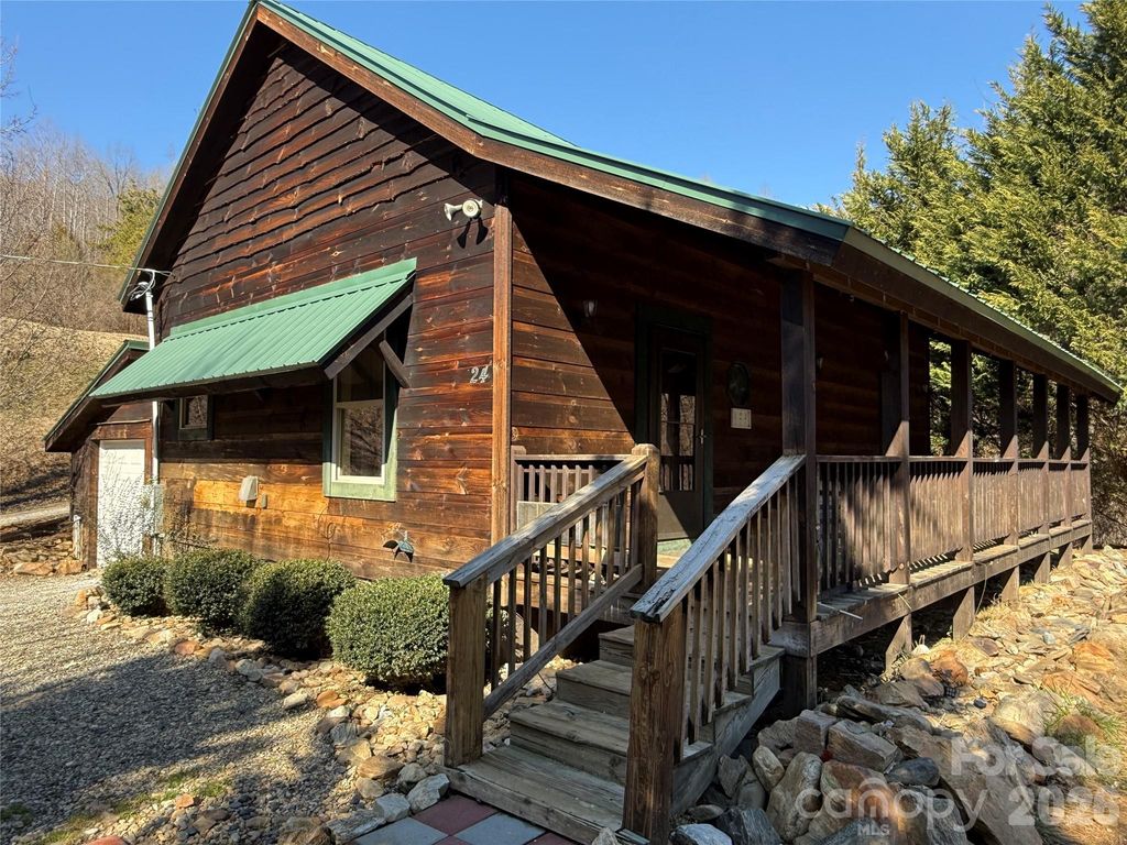 24 Supooh Lane, Sylva, NC 28779