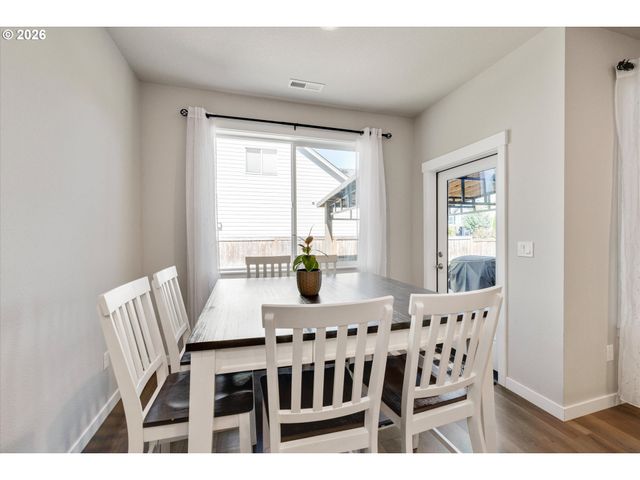 1149 S WALNUT St, Canby, OR 97013