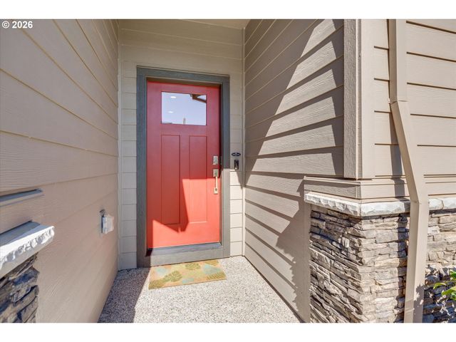 1149 S WALNUT St, Canby, OR 97013