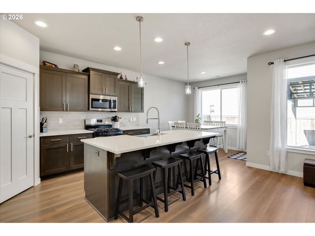 1149 S WALNUT St, Canby, OR 97013