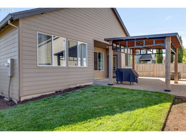 1149 S WALNUT St, Canby, OR 97013