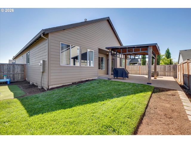 1149 S WALNUT St, Canby, OR 97013