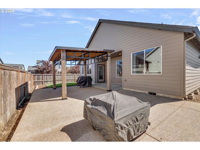 1149 S WALNUT St, Canby, OR 97013