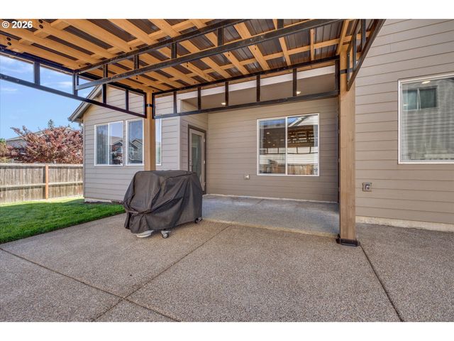 1149 S WALNUT St, Canby, OR 97013