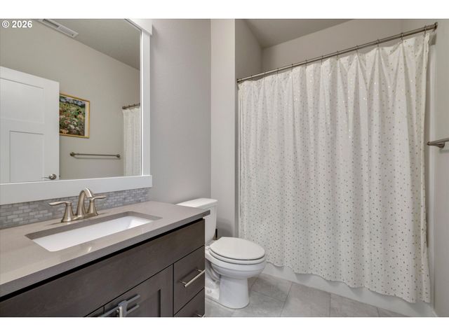 1149 S WALNUT St, Canby, OR 97013