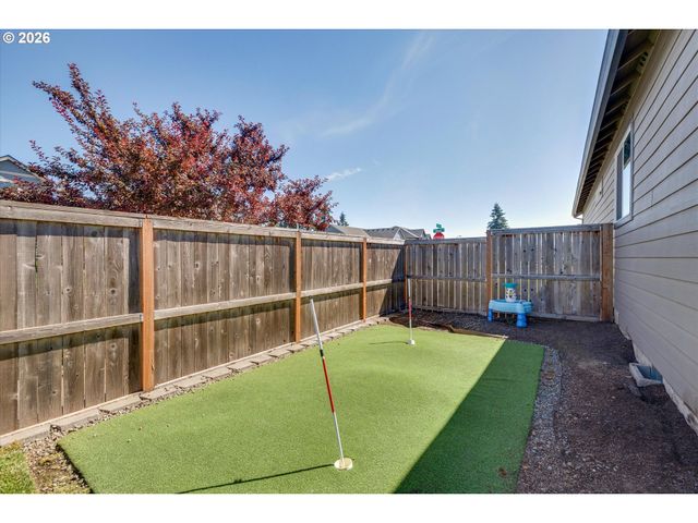 1149 S WALNUT St, Canby, OR 97013