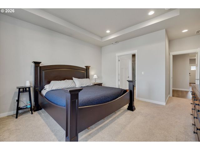 1149 S WALNUT St, Canby, OR 97013