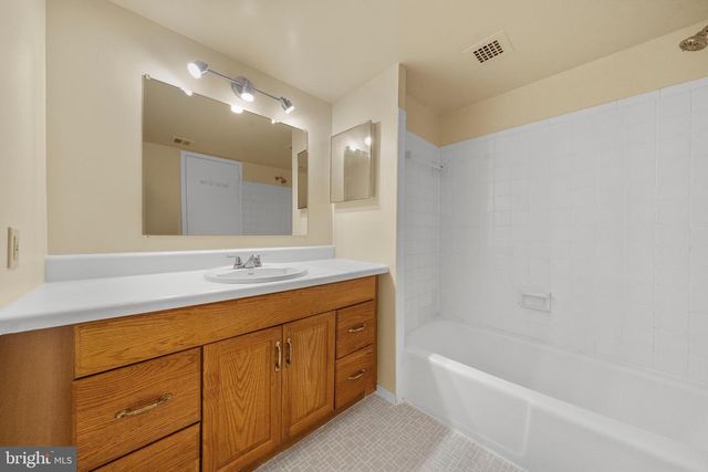 5701 INDIAN CT #8, Alexandria, VA 22303