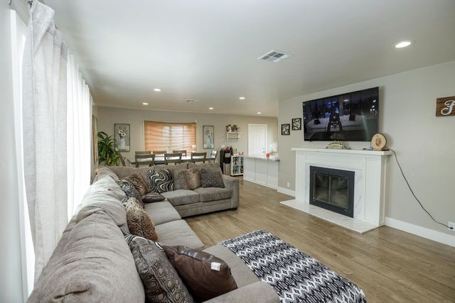 8712 Yosemite Blvd, Modesto, CA 95357