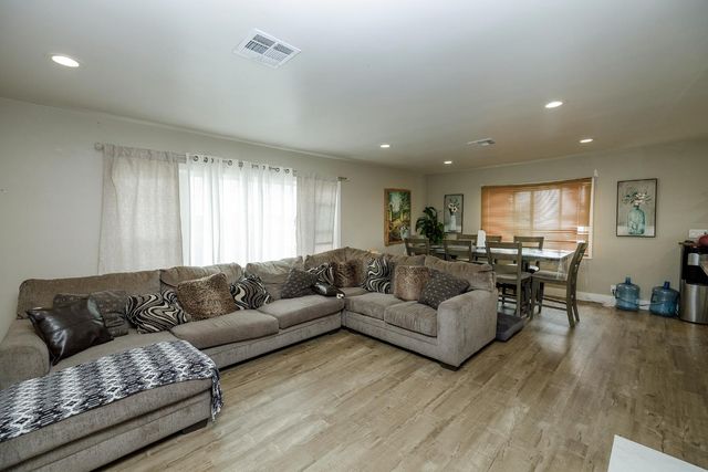 8712 Yosemite Blvd, Modesto, CA 95357