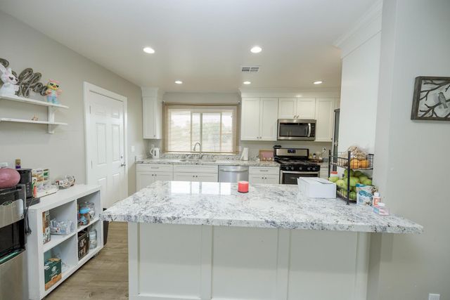 8712 Yosemite Blvd, Modesto, CA 95357