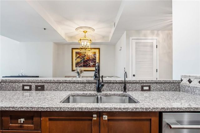 3338 Peachtree Road NE 2105, Atlanta, GA 30326