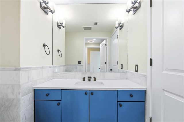 3338 Peachtree Road NE 2105, Atlanta, GA 30326
