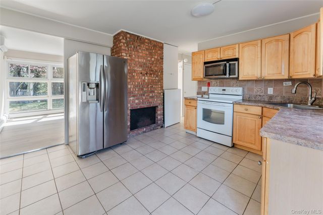 71 Chimney Lane, Levittown, NY 11756