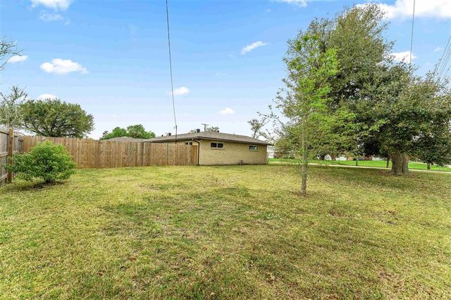 201 Crestwood St Street, Lake Charles, LA 70605