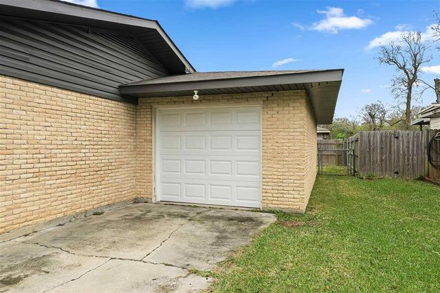 201 Crestwood St Street, Lake Charles, LA 70605