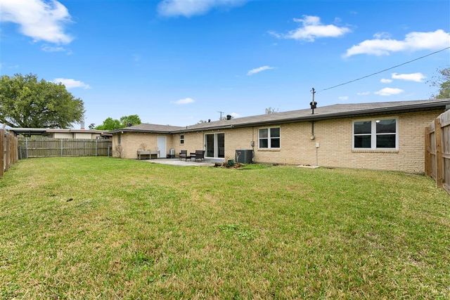 201 Crestwood St Street, Lake Charles, LA 70605