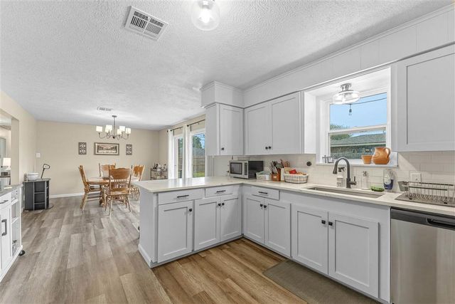 201 Crestwood St Street, Lake Charles, LA 70605