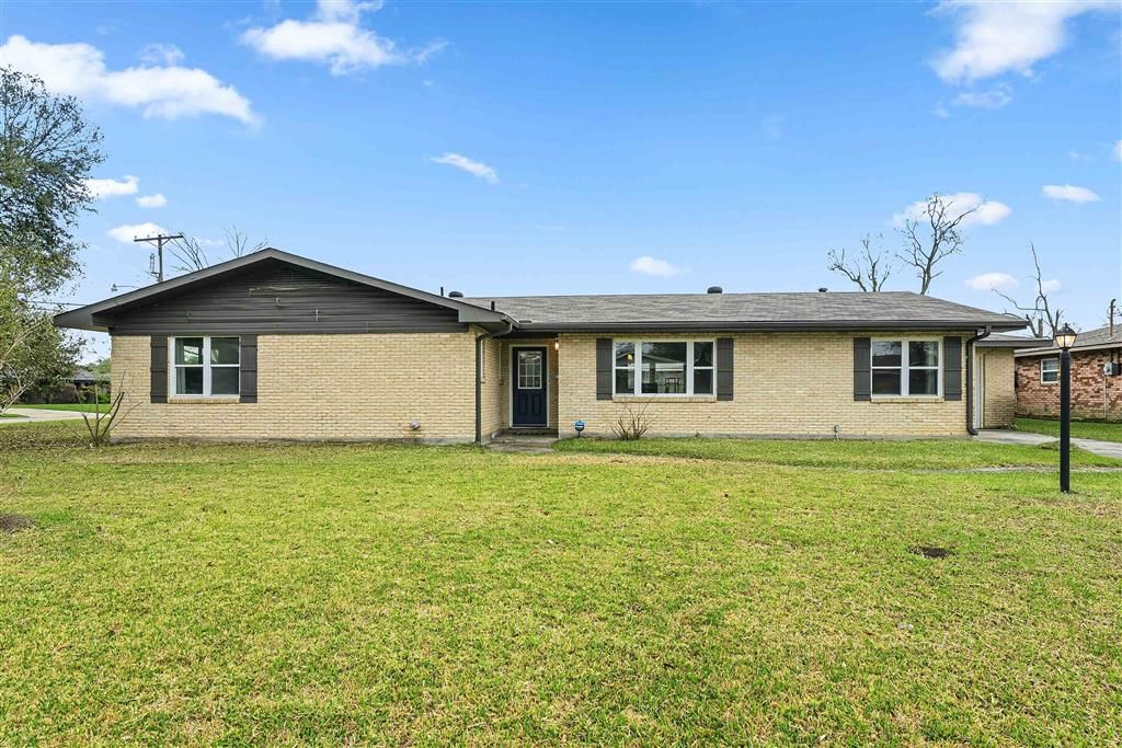 201 Crestwood St Street, Lake Charles, LA 70605