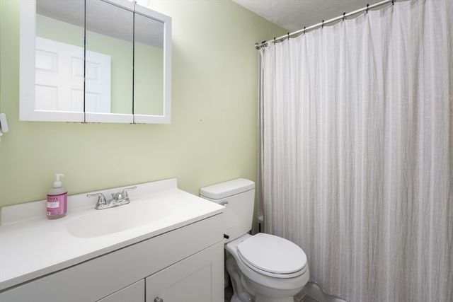 224 Turkey Hill Rd, Rutland, MA 01543