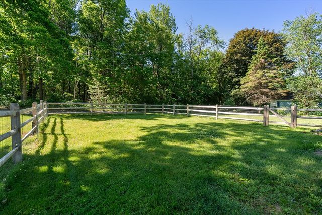 224 Turkey Hill Rd, Rutland, MA 01543