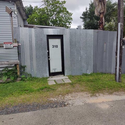 1907 Fletcher St Street N, Houston, TX 77009