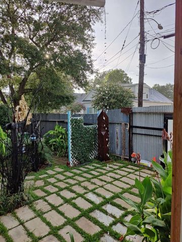 1907 Fletcher St Street N, Houston, TX 77009