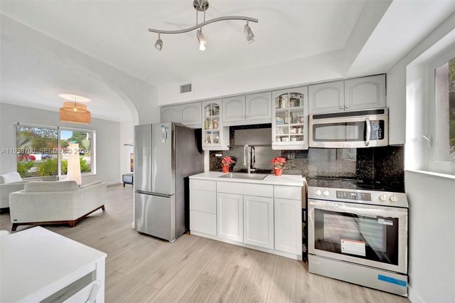 2304 SE 13th Ct, Pompano Beach, FL 33062