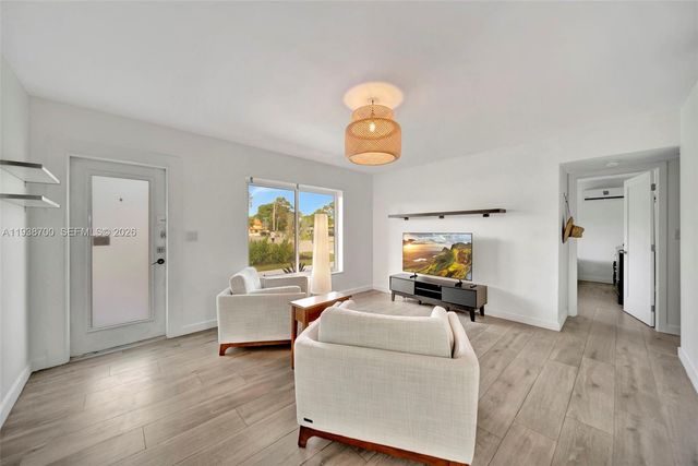 2304 SE 13th Ct, Pompano Beach, FL 33062